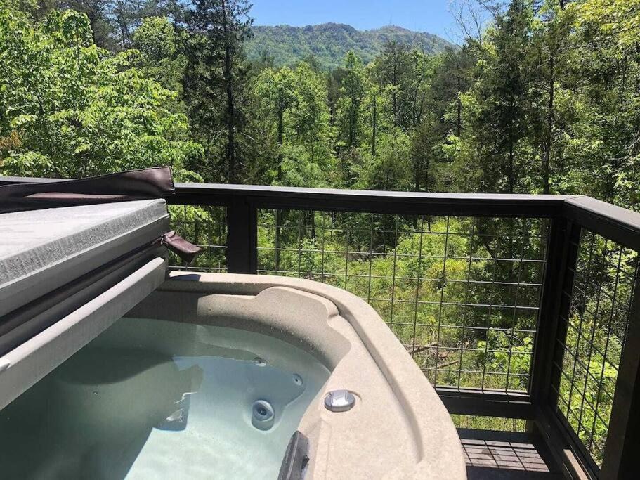 The Log Castle~Stunning Mountain Views~Hot Tub Villa Sevierville Exteriör bild