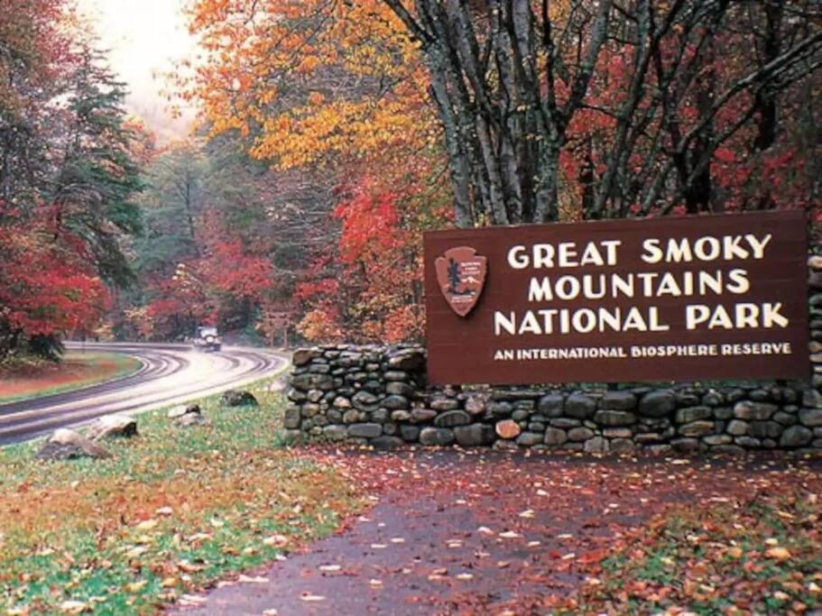 The Log Castle~Stunning Mountain Views~Hot Tub Villa Sevierville Exteriör bild